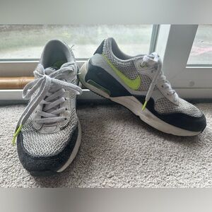 Boys Nike air max systm lace up running sneakers, white/neon yellow, size 3.5y